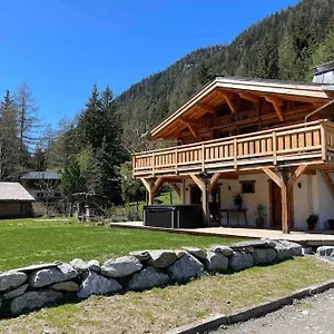 https://chalet-le-petit-paradis-chamonix-mont-blanc.hotels-rhonealpes.com