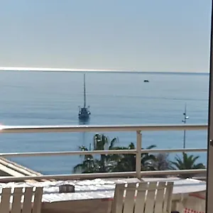 https://appartement-vue-mer-80m2.fr-provencehotel.com